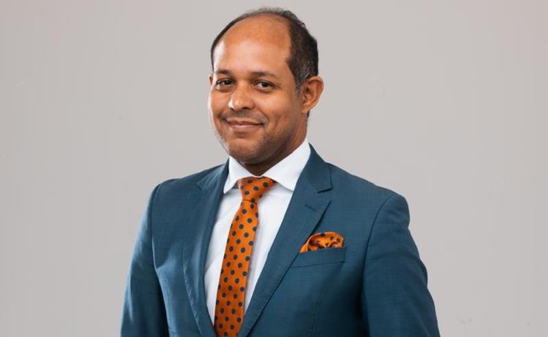 Saiba como a linguagem pode fortalecer a liderança feminina e combater o assédio no trabalho