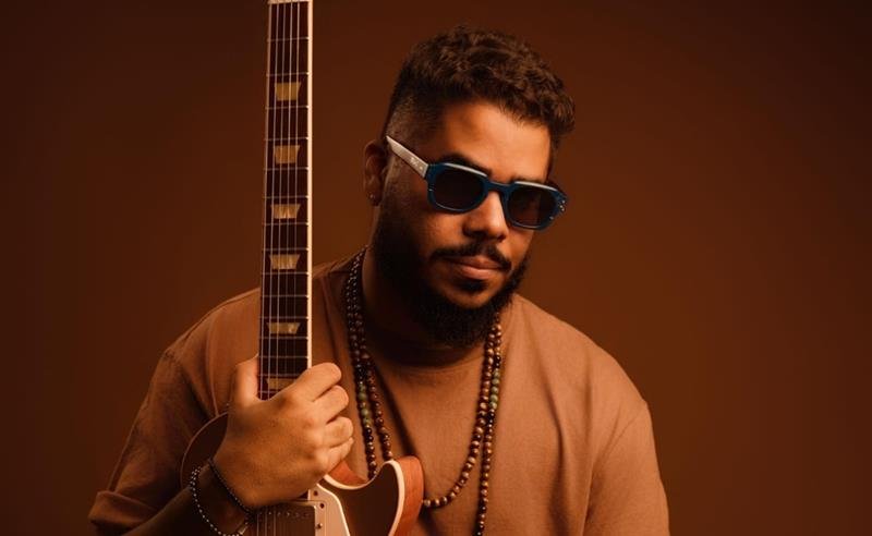 Premiado guitarrista Igor Gnomo chega ao Blue Note São Paulo